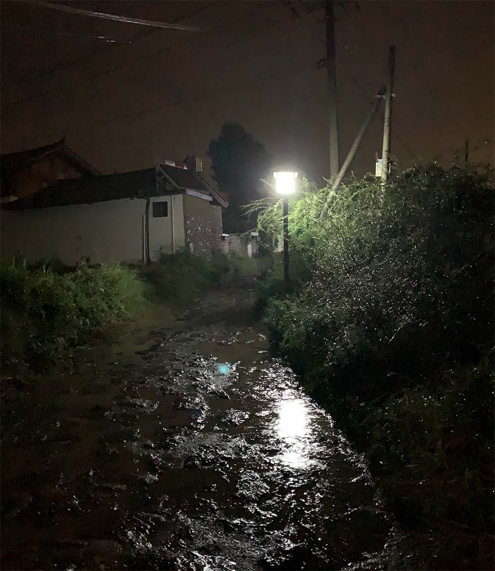 A photograph from Thu Oct 13, 2023, Bedroom down an alley, Lijiang 674100